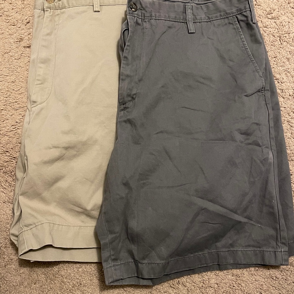 2 pair of mens Ralph Lauren and Nautica shorts